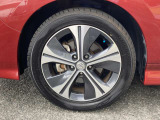 純正のアルミホイールです!お車に合ったデザインのホイールになっています!