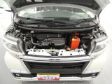 【エンジンルーム】隅々まで手作業で清掃を行い、油脂類の漏れ等もチェック済みです。納車前には法定点検を実施し、ベストなコンディションでお渡ししますので、安心してお選びください。