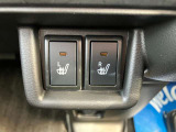 運転席、助手席にはシートヒーターが装備されております。