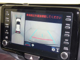 後方の見える安心をお届けするバックガイドモニター付:バックするときのアシストラインもあって楽々バック!車庫入れや縦列駐車をサポートし、苦手な駐車も安心です!今やもう手放せない装備ですネ♪