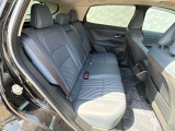[後列シート]広々とした後部座席です!ゆったりくつろげます。