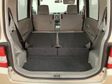 後部座席を倒すと、大きめの荷物も楽々載せることができますよ(^^♪