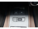 電動パーキングブレーキがついてます。停車にブレーキを保持するホールド機能は大変便利ですね。