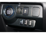 運転席のシートポジションメモリー機能は、登録済みの運転者と交代しても、シートポジションの変更の手間がかかりません。