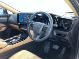 レクサスならでは質感の良い、スポーティで高級感のある内装。