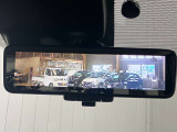 【スマートルームミラー】ルームミラー上に車体後方カメラの映像を映し出すことで車内定員、荷物状況に影響をうけません★たくさん乗せても、たくさん載せても、後方視界すっきりのインテリジェントルームミラー★