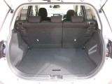 ラゲッジスペースは十分な広さを確保しています。日常のお買い物にも大活躍!積み下ろしも楽々ですよ。