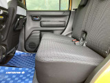 後部座席です。足元空間は広々しており、大人4人乗車も無理なく可能です。