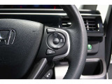 Hondaセンシングの機能のひとつ、アダプティブクルーズコントロール付!アクセルから足を離しても設定したスピードと前車との車間を保ち走行してくれます!車線維持もアシスト☆高速道路で疲労軽減ですね☆