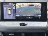 アラウンドビューモニター装備!空から見ているような映像によって不慣れな場所での車庫入れや縦列駐車等はもちろん狭い道でのすれ違いも安心♪
