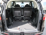 3列目シートを格納すればラゲッジスペースを更に広く使えます。