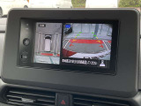 まるで真上から見ているような、視認性の良いアラウンドビューモニターです。駐車が苦手な方でもこれでらくらく駐車できますよ。