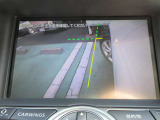 ナビ画面にサイドブラインドモニタ-の映像を映し出しています。  狭い場所での車庫入れをサポ-トしてくれる便利アイテムです。