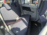 後部座席も気になるようなキズ・汚れやへたり等、大きなダメージはなく、良好な状態です。