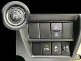 ボタン1つでエンジンを始動【キーレスプッシュスタート】!各機能のスイッチは運転席から操作ラクラク。