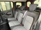 広々とした後部座席となっております。