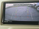 バックビューモニターが付いていますので、車庫入れや後方の安全確認にも便利です。