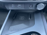 USB端子が装備されていますので車内でスマートフォンなどの充電が可能です。