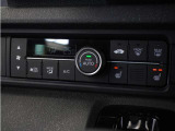 ◆オートエアコン装備◆ お好みの温度を設定をするだけで、後は、自動で風量を調節してくれます!快適にドライブが楽しめます。