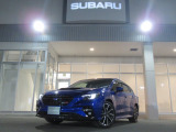 スバルの代表色「WRブルーパール」のレヴォーグ入庫。スマートリヤビューミラー、前後録画型ドライブレコーダー装備。