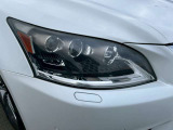 ヘッドライトに曇りもクスミもありません。