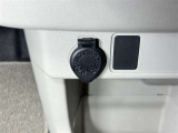 【アクセサリーソケット】車内で様々な電気製品を利用できます。