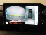 バック時の運転をサポートするバックガイドモニター&パノラミックビューモニター付