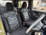 運転席シート廻りは使用感も少なく、良好な状態となっています。前オーナー様が丁寧に使っていたことがよくわかりますね。