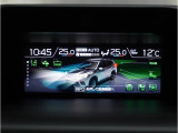 車両のさまざまな情報をディスプレイに表示。運転中でも視認しやすくまたグラフィカルな表示によって直感的に把握できます。
