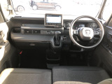 【インパネ全体】手が届きやすく、どなたでも運転しやすいです。シンプルで使いやすい設計になっています!