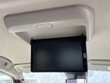 後席用モニターが付いているので渋滞でも後部座席の人を飽きさせません。