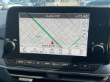 【日産メーカー純正のコネクト大画面ナビゲーション!】遠くへのお出かけする際の心強い味方です!自車位置の確認はもちろん、Bluetooth接続や機能も充実。大きな画面で各操作もしやすく安心です。