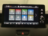 HondaCONNECT対応の便利なナビディスプレー。お持ちのスマートフォンと連携して、ナビやBluetoothでの音楽再生が可能です。デザインはもちろん、操作性も良好です。