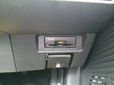 運転席から手の届く位置に ETC2.0付いております。高速道路の料金所もスムーズに通過できますよ♪