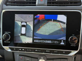 駐停車には便利なアラウンドビューモニター搭載。サイドモニターの切り替えも可能です。