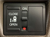 【パワースライドドア】助手席側がパワースライドドアになっており、運転席のスイッチやスマートキーでも開閉が可能です!開口部も広いので乗り降りも楽々♪