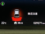 パーキングセンサーシステムは走行中に障害物が迫ると音と表示でお知らせ、低速走行時時の安心感を高めます