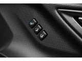 運転席のシートポジションメモリー機能は、登録済みの運転者と交代しても、シートポジションの変更の手間がかかりません。