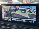 まるで真上から見ているような、視認性の良いアラウンドビューモニターです。駐車が苦手な方でもこれでらくらく駐車できますよ。