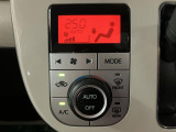 オートエアコン装備しています☆温度に設定をして頂くだけで冷房と暖房に切り替えや風向も自動で切り替えをしますよ!!