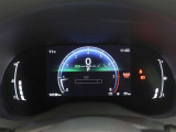 とっても見やすいメーターです。夜間時はラグジュアリーな気分にさせてくれる照明が魅力ですので、夜のドライブも楽しみになりますよ♪