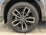 アルミホイール付!鉄ホイールと違って軽いので燃費にも影響してきます。ガソリンの高騰に少しは貢献します!デザインもさり気なく、スタイリッシュな感じとなっています。