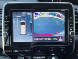 アラウンドビューモニター装備!空から見ているような映像によって不慣れな場所での車庫入れや縦列駐車等はもちろん狭い道でのすれ違いも安心♪