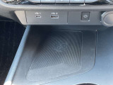 USB端子が装備されていますので車内でスマートフォンなどの充電が可能です。
