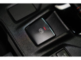 電動パーキングブレーキを採用。指で軽く引き上げればパーキングブレーキが掛かり、押すと解除ができます。