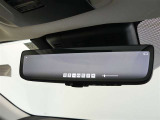 デジタルインナーミラー付きです。ヘッドレストや荷物などで視界を遮られずに、円滑な後方確認をサポートします。