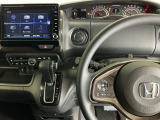 ホンダ純正メモリーナビ搭載なので、遠方へのドライブもお任せ下さい!ステアリング左手側にオーディオ関連のコントロールスイッチを配置しています。操作時は視線を逸らすことなく運転に集中できます