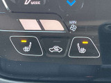 【ここがポイント!】運転席と助手席には寒い冬にはうれしいシートヒーターが装備されております。