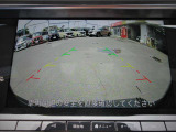 ナビ画面にバックビュ-モニタ-の映像を映し出しています。  狭い場所での車庫入れをサポ-トしてくれる便利アイテムです。