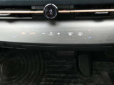 運転席と助手席の、それぞれが、好みの温度に調整出来るデュアルオートエアコン。さらに、シートヒーターやハンドルヒーターも付いておりますので、快適にお過ごしいただけます。